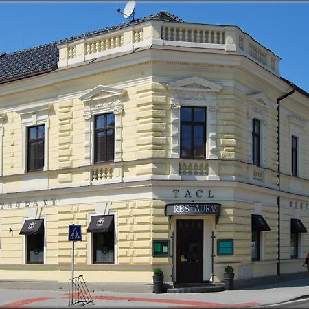 Hotel Tacl Holesov Екстер'єр фото