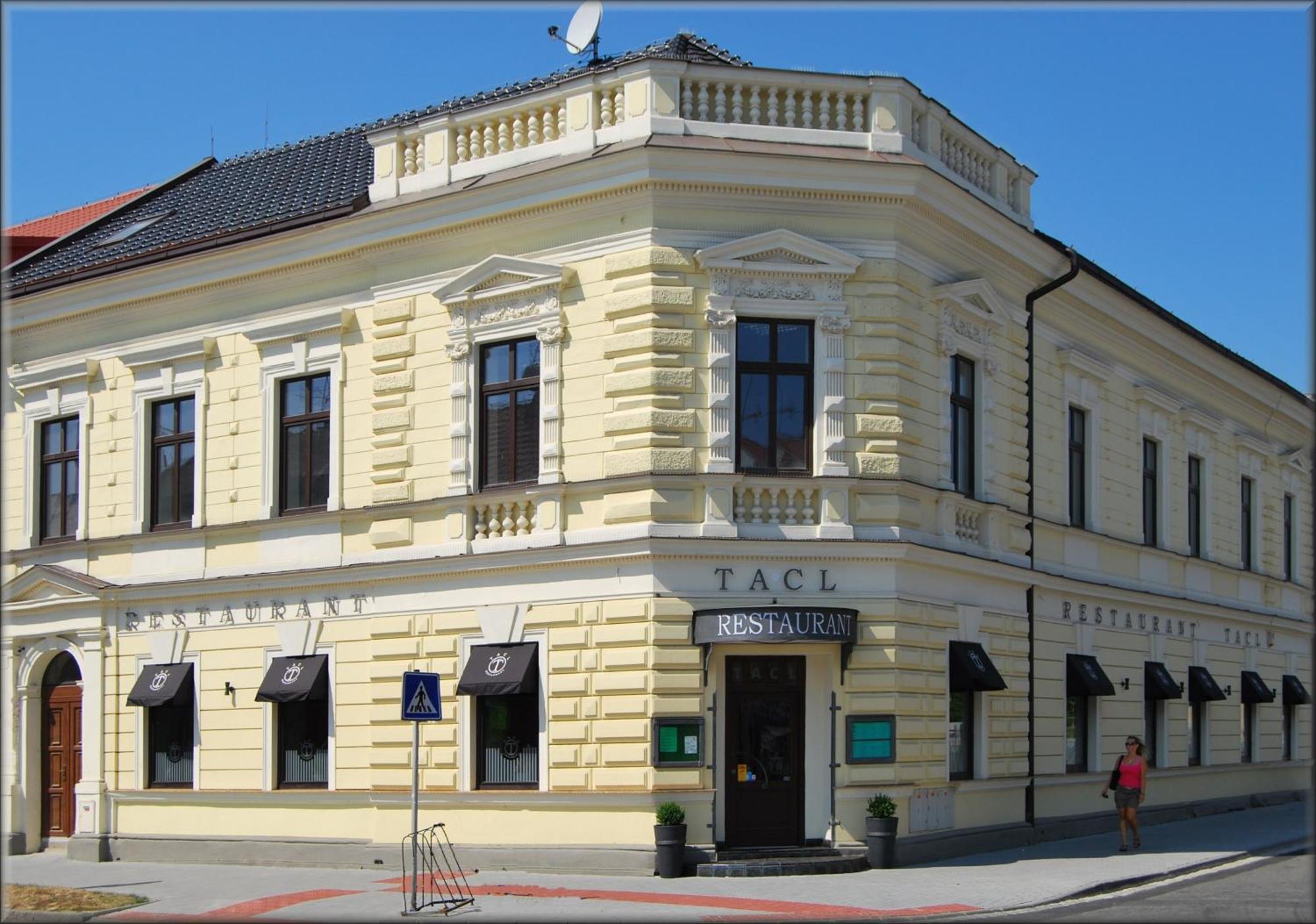 Hotel Tacl Holesov Екстер'єр фото