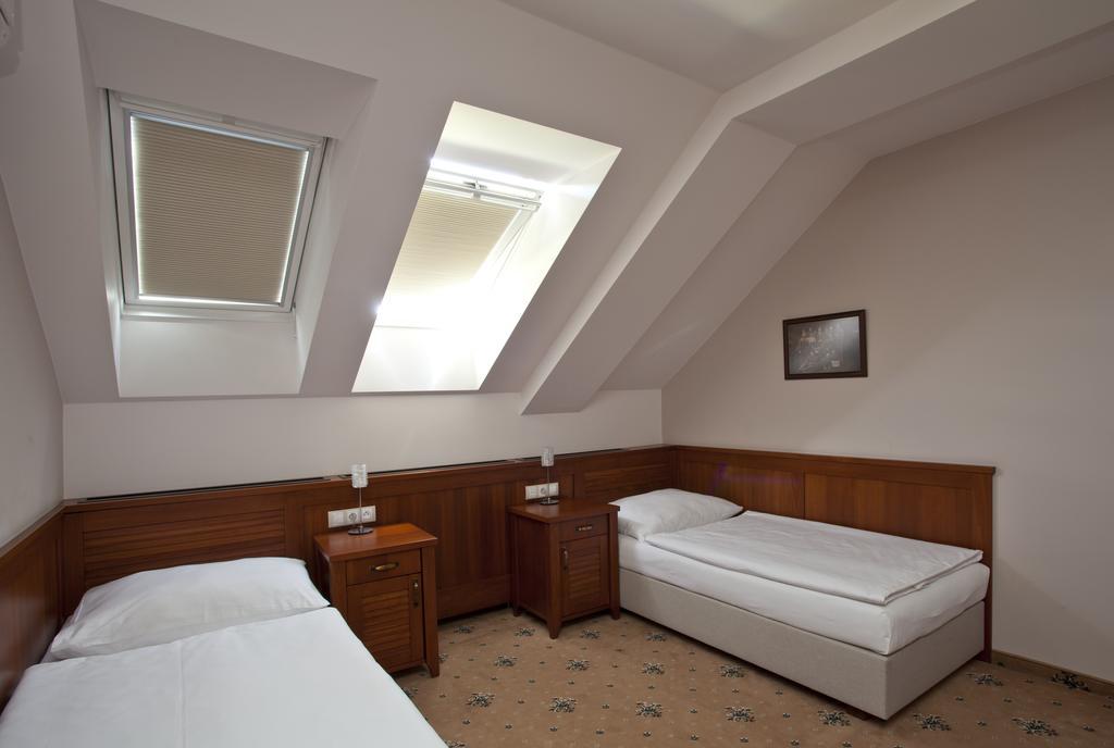 Hotel Tacl Holesov Екстер'єр фото
