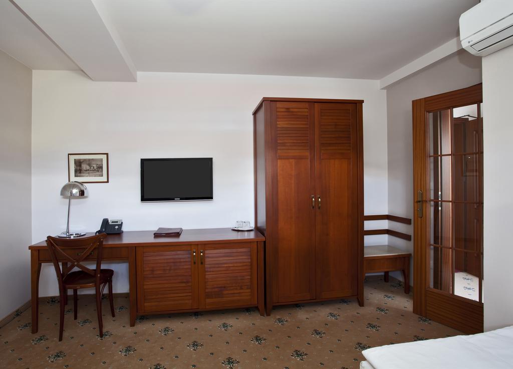 Hotel Tacl Holesov Екстер'єр фото