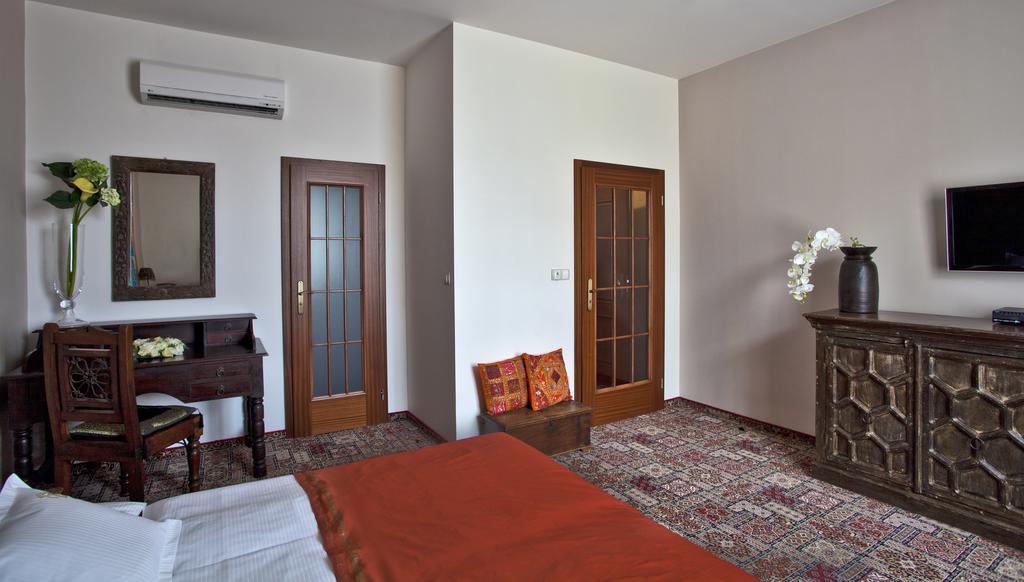 Hotel Tacl Holesov Екстер'єр фото