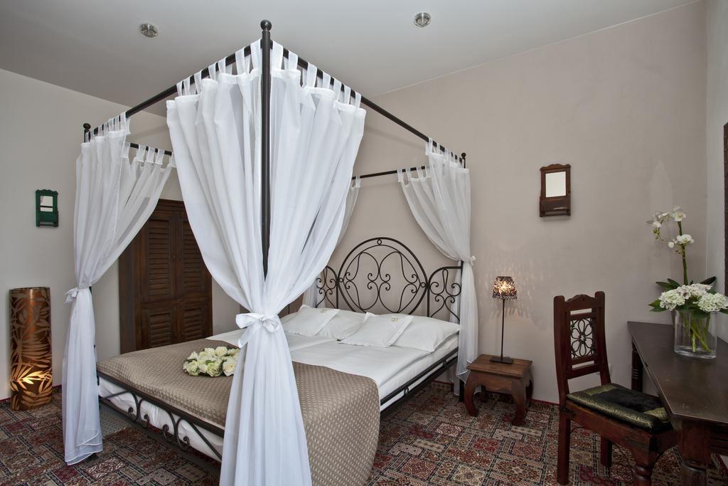 Hotel Tacl Holesov Екстер'єр фото