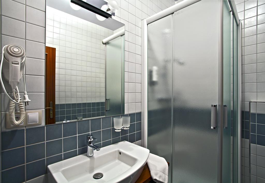 Hotel Tacl Holesov Екстер'єр фото