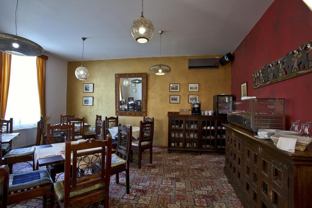 Hotel Tacl Holesov Екстер'єр фото