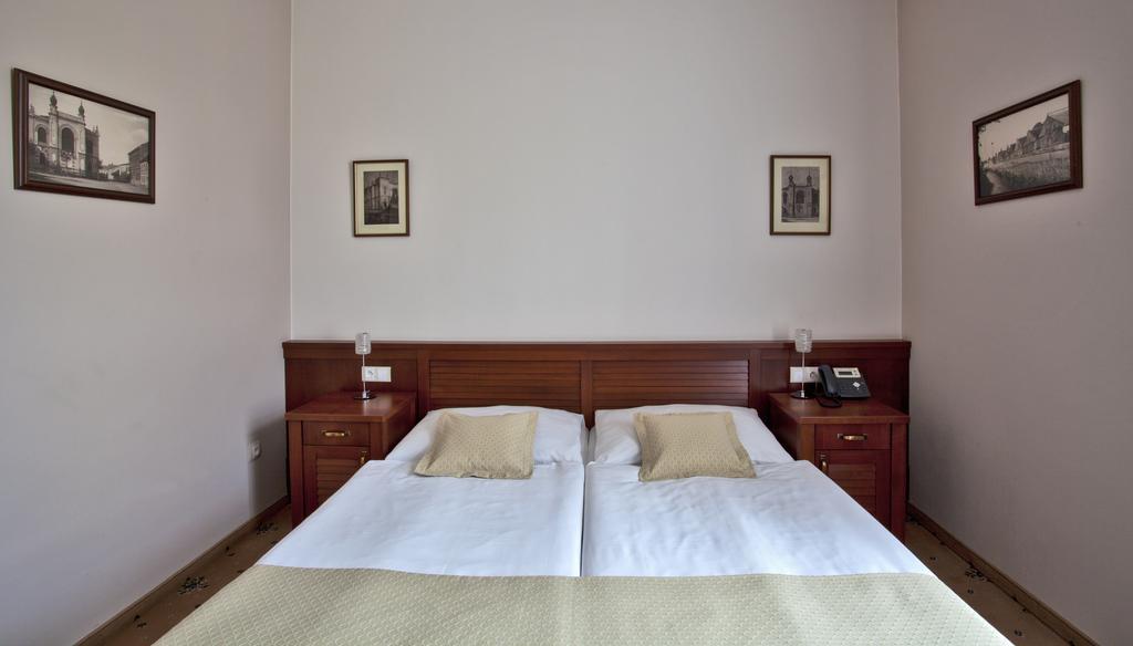 Hotel Tacl Holesov Екстер'єр фото