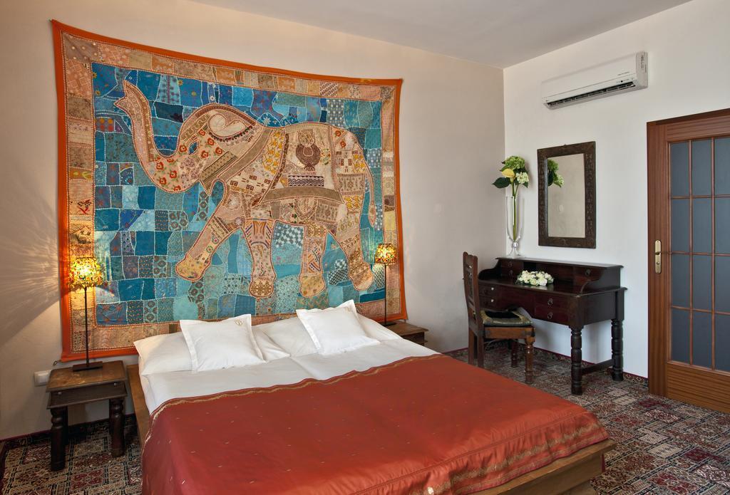 Hotel Tacl Holesov Екстер'єр фото
