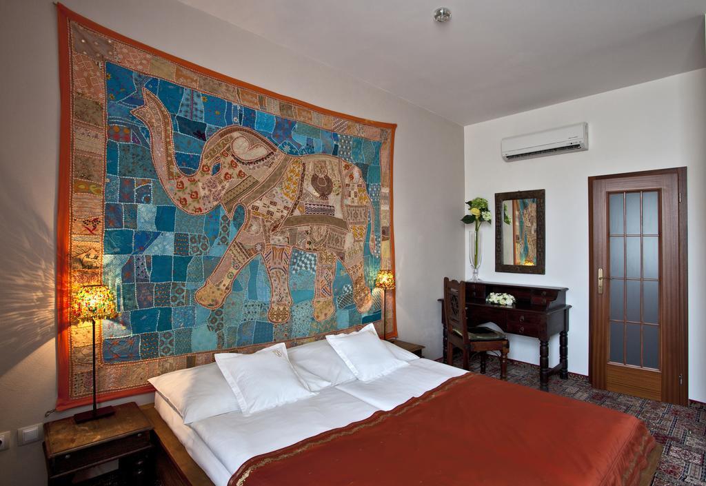 Hotel Tacl Holesov Екстер'єр фото