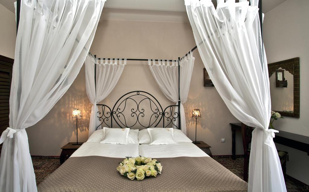 Hotel Tacl Holesov Екстер'єр фото