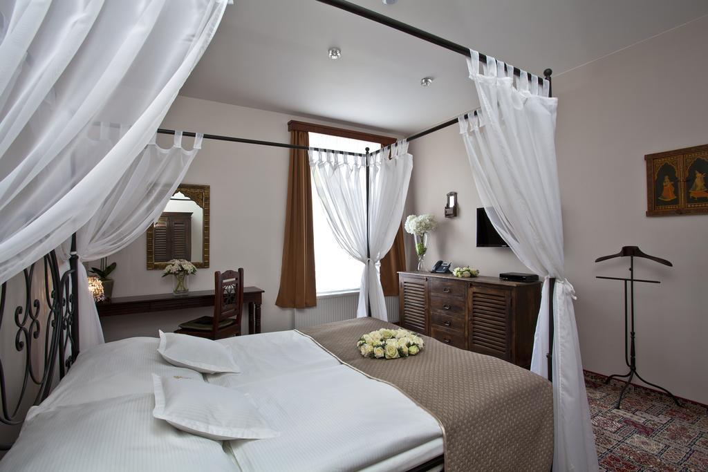 Hotel Tacl Holesov Екстер'єр фото