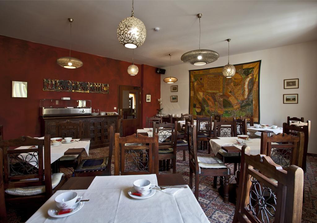 Hotel Tacl Holesov Екстер'єр фото
