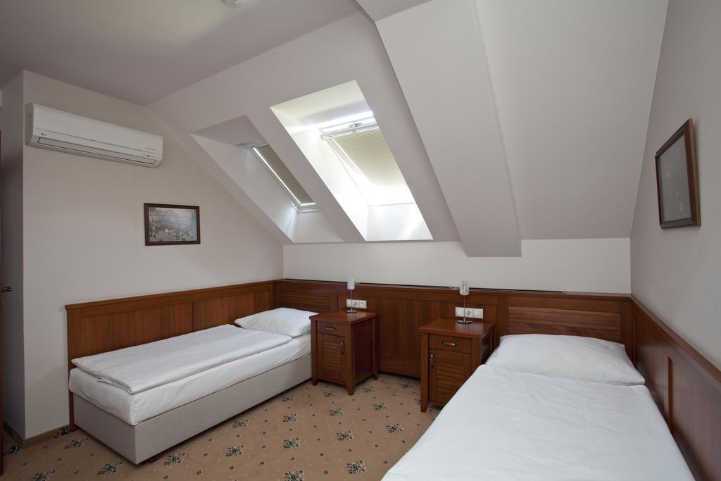 Hotel Tacl Holesov Екстер'єр фото