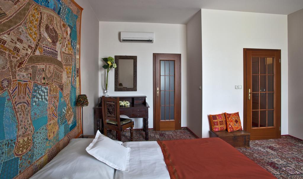 Hotel Tacl Holesov Екстер'єр фото