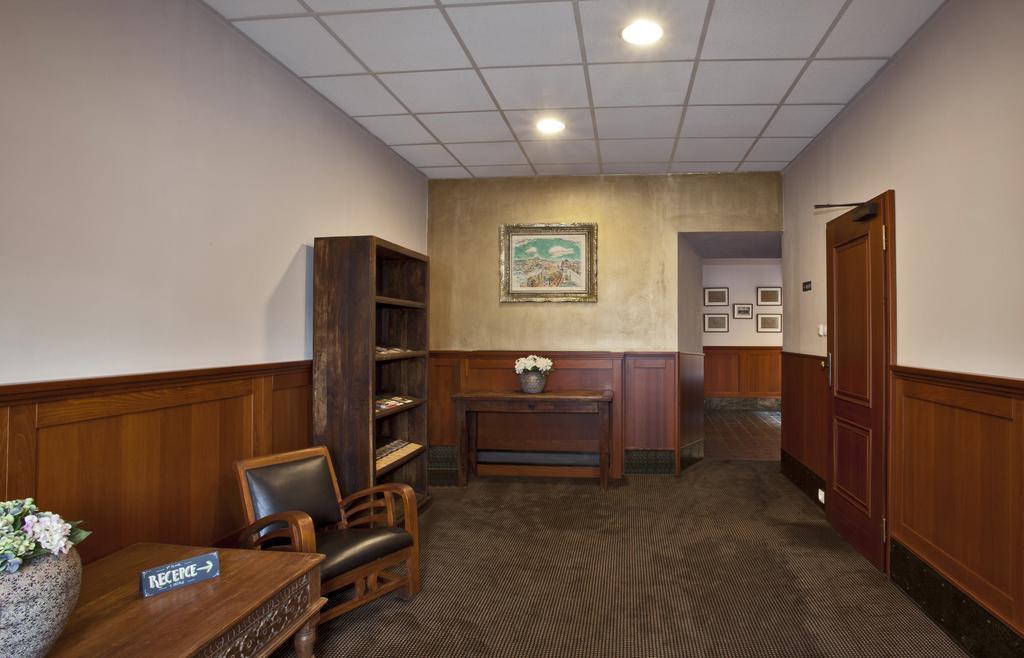 Hotel Tacl Holesov Екстер'єр фото