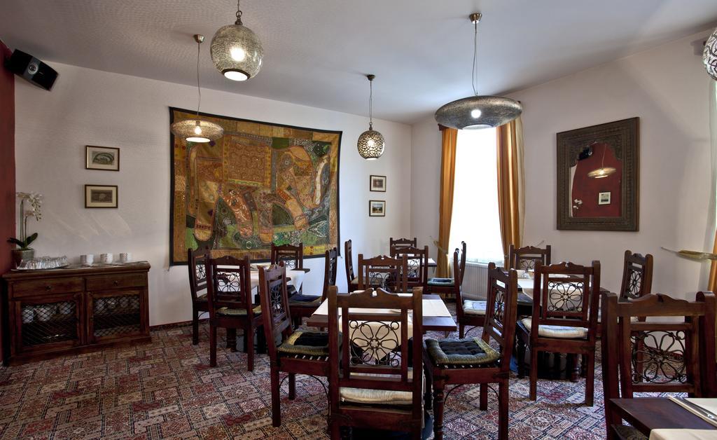 Hotel Tacl Holesov Екстер'єр фото